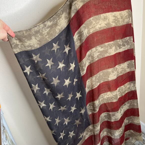 Americana Patriotic Distressed Flag Wrap OSFM - Picture 7 of 9